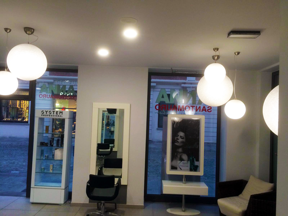 Dettagli Come illuminare un salone di acconciature a led, ecco un esempio a Cuneo (CN)
